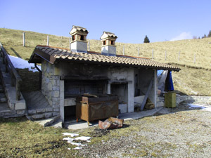 Baitello per grigliate accanto al rifugio