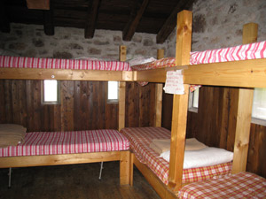 Il dormitorio del bivacco