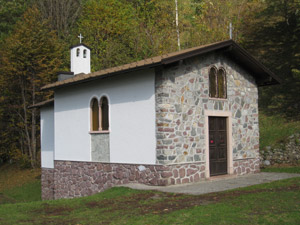 La chiesetta al parcheggio sotto lˈAlpe Gallino