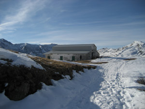 Arrivo al rifugio con la neve