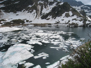 Il disgelo primaverile sui Laghi Gemelli