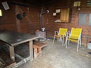 Interno del bivacco