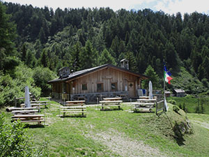 La facciata del Rifugio La Maralsina