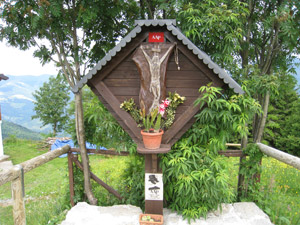 Croce accanto al rifugio