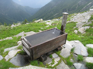 La fontana dietro al rifugio