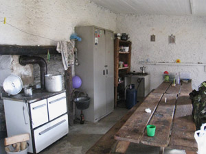 Interno del bivacco