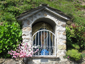 Santella con un mosaico raffigurante Maria Addolorata
