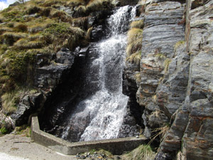 Una delle cascate durante il lungo traverso finale del percorso 224
