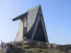 La cappellina in cima al Pizzo Cerro