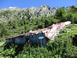I ruderi della Malga del Dosso