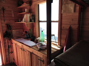 Interno del bivacco