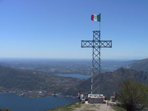 La croce in cima al Magnodeno