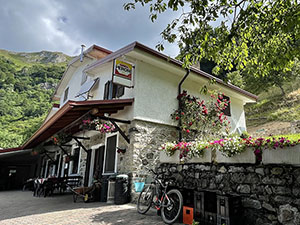 Passiamo nei pressi del Rifugio Malpensata