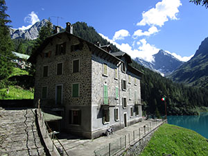 La grande casa alla fine del Lago di Scais