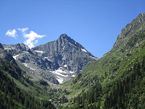 Veduta sulla Val Vedello e sul Pizzo del Salto