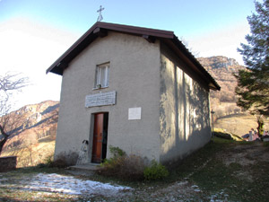 La facciata della chiesetta della Madonna della Neve