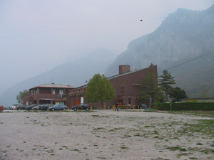 Il piazzale del parcheggio della funivia