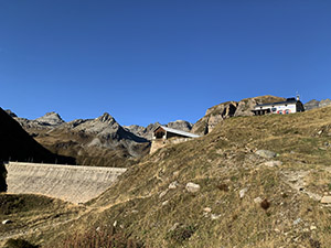Ultimo tratto con vista sulla diga e sul rifugio