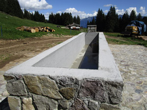Vasca abbeveratoio in fondo allˈalpeggio