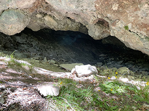 Una delle grotte sul sentiero 340B