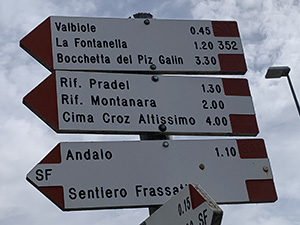 1� itinerario interamente a piedi - I primi segnavia