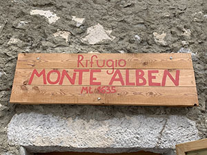 Insegna del rifugio