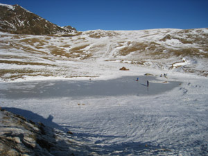 Il laghetto accanto al rifugio