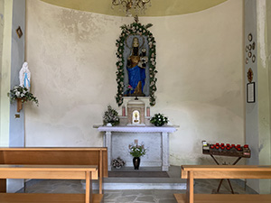 Interno della chiesetta