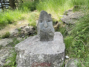 Un'altra scultura collocata vicino alla fontanella