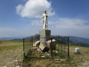 La statua di S. Giuseppe in cima al M. Chiappo