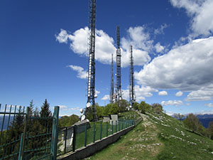 Tralicci verso il Passo di Valcava