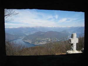 Il Lago di Lugano visto dalla garitta sul Monte Pravello