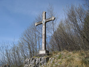 Croce in cemento