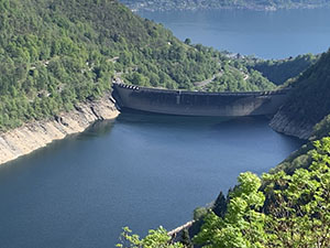 Il Lago digato di Vogorno e una parte del Lago Maggiore