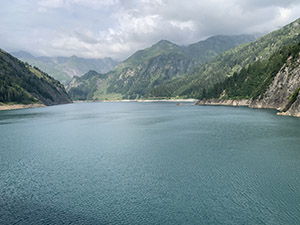 Il Lago Luzzone visto dalla diga