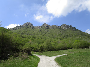 Al bivio di fronte al M. Savallo andiamo a destra