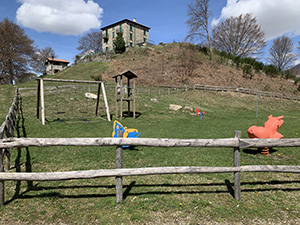 Area giochi accanto al laghetto