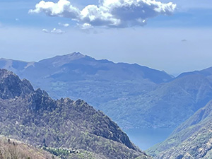 In lontananza vediamo le due cime del M. Generoso (m. 1701)