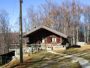 La baita dietro al rifugio