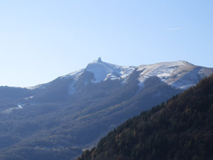 Zoom davanti verso il Monte Lesima