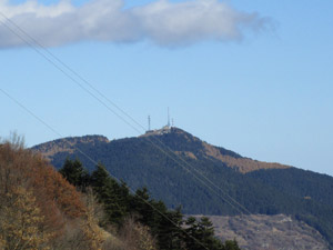 ... e dietro verso il Monte Penice
