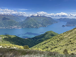 Il Lago di Como con giochi di nuvole
