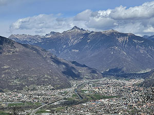 Panorama dalla Capanna Neveggio su Bellinzona e sul Pizzo di Claro/Visagno
