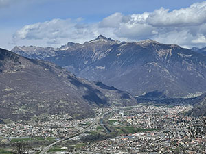 Panorama dalla Capanna Neveggio su Bellinzona e sul Pizzo di Claro/Visagno
