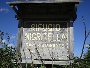 Cartellone all'inizio del percorso