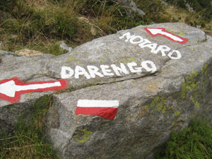 Segnavia al bivio Darengo-Notaro