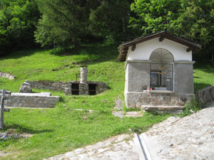 Cappellina e area pic-nic in localit Acqua Calda