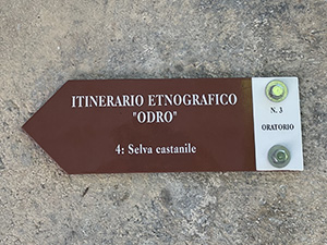 Uno dei cartelli che comunicano la localit dove ci troviamo e la prossima che raggiungeremo