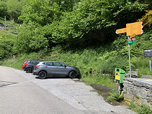 Parcheggio con sei posti dove inizia il sentiero