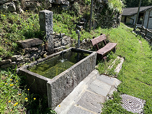 Fontana e panchina